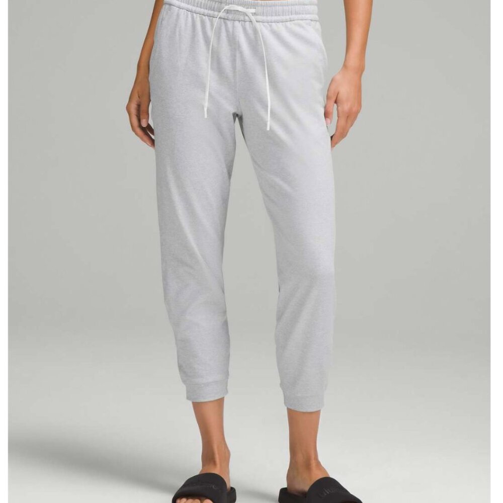 Lululemon Soft Jersey Classic Fit Mid-Rise 7/8 Jogger - size 2 - EUC